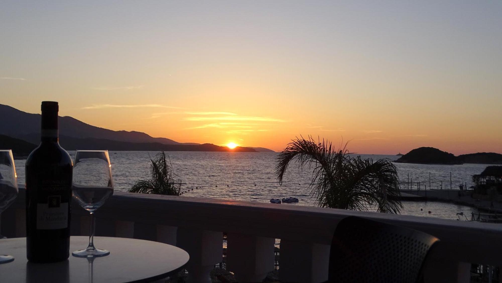 Melina'S Seaside Retreat Lejlighedshotel Ksamil Eksteriør billede